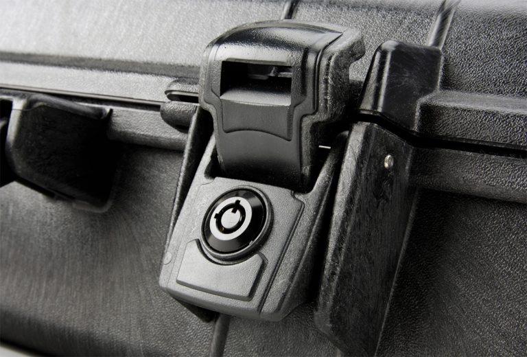 pelican-1490-locking-laptop-case-latch1