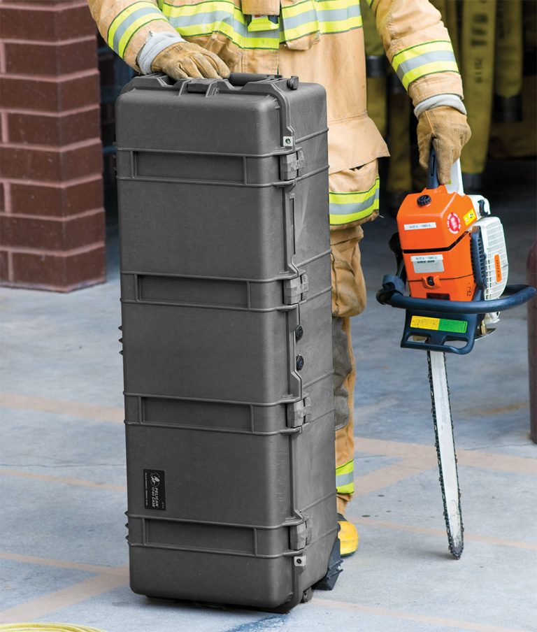 pelican-1740-chainsaw-protective-hard-case[1]