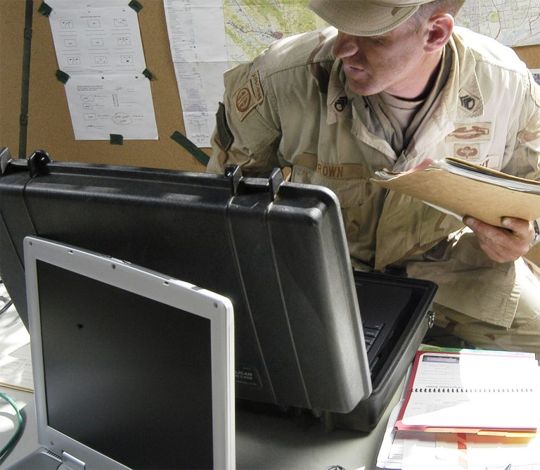 pelican-hard-military-laptop-rugged-case1