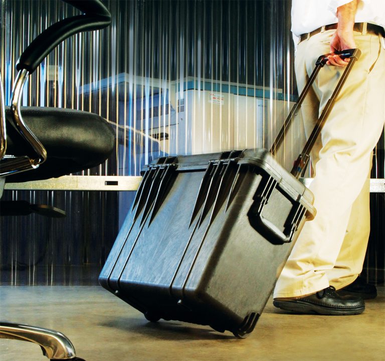 pelican-rolling-hard-protective-office-case[1]