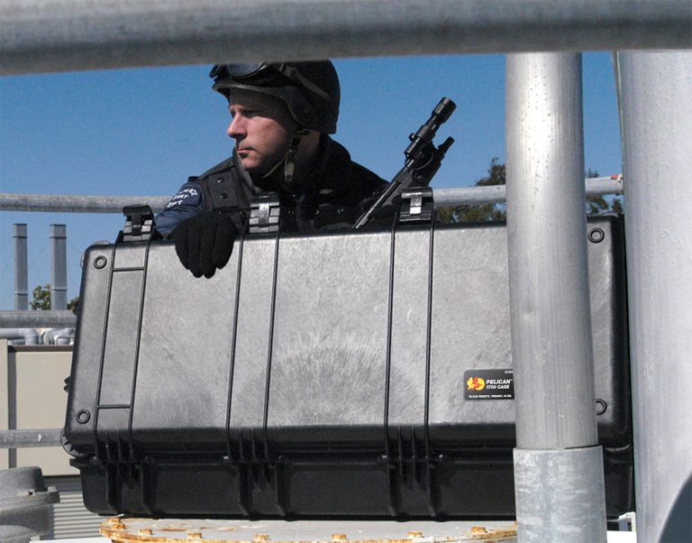 pelican-tactical-police-sniper-rifle-hard-case[1]