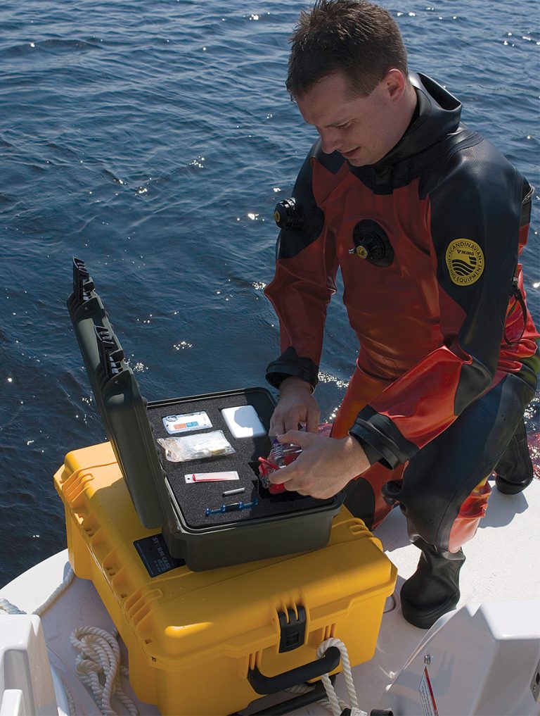 pelican-underwater-dive-boat-marine-case[1]