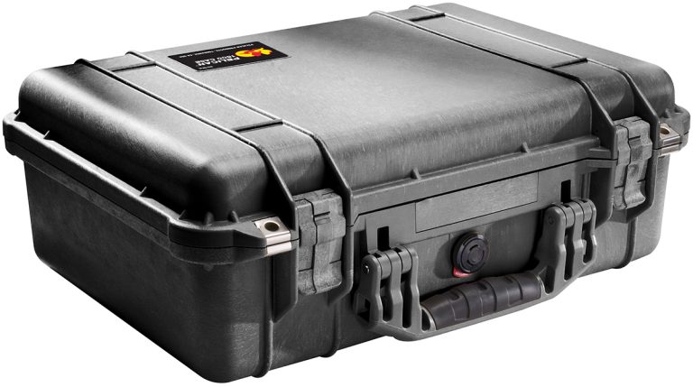 pelican-waterproof-lens-photographer-case1