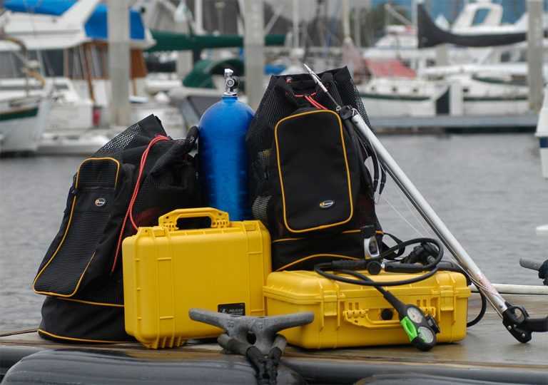 pelican-waterproof-underwater-dive-case[1]