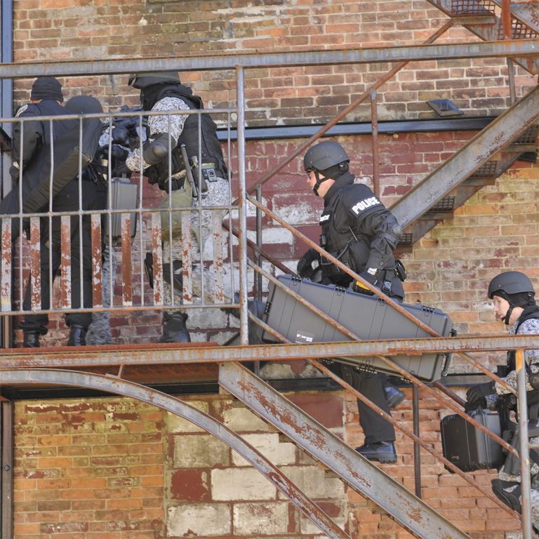 pelican-police-swat-tactical-sniper-rifle-case[1]