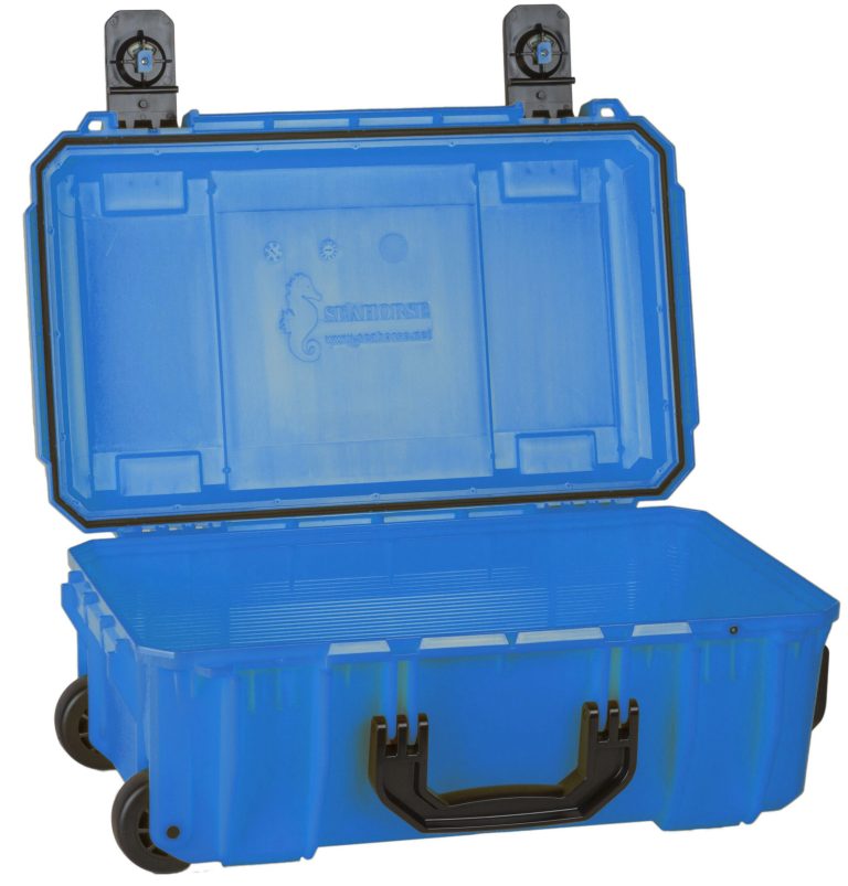 se-830-blue-open-big[1]