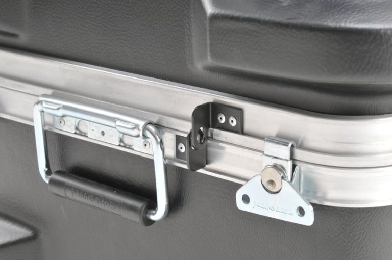 cc2825m3sk-padlock-hole