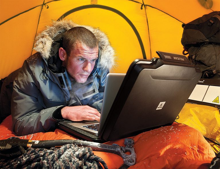 pelican-tough-travel-laptop-lifetime-case[1]