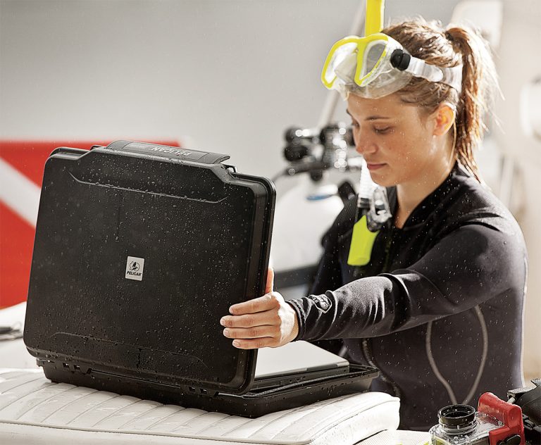 pelican-waterproof-laptop-dive-hard-case[1]