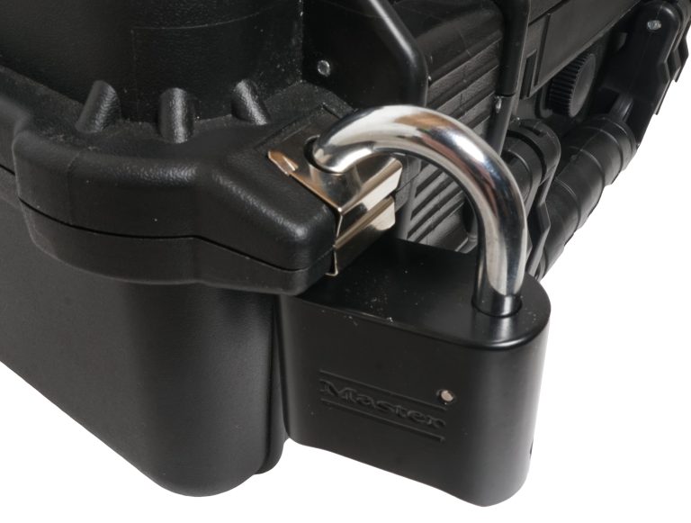 Desert-Eagle-&-Accessory-locked