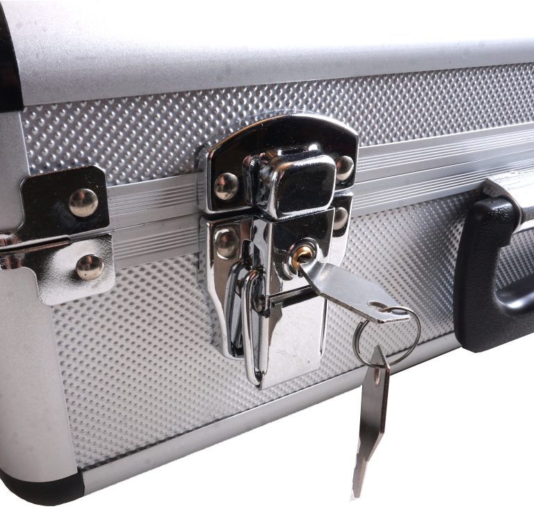 TZ-EXTERIOR-4—KEYS-LATCH