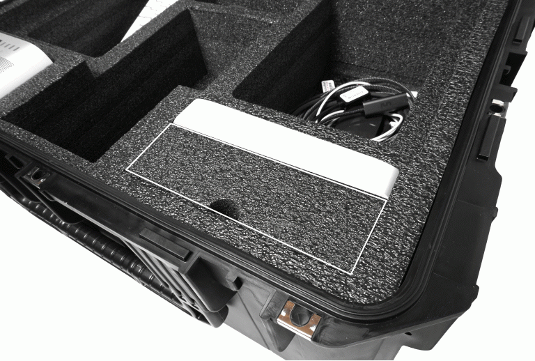 STUDIO-DISPLAY—MAC-MINI-PLUG