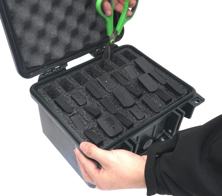 28 Pistol Mag Case Scissor View