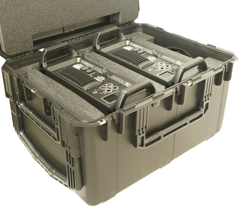 2 QSC LA108 Powered Line Array Loudspeakers Case